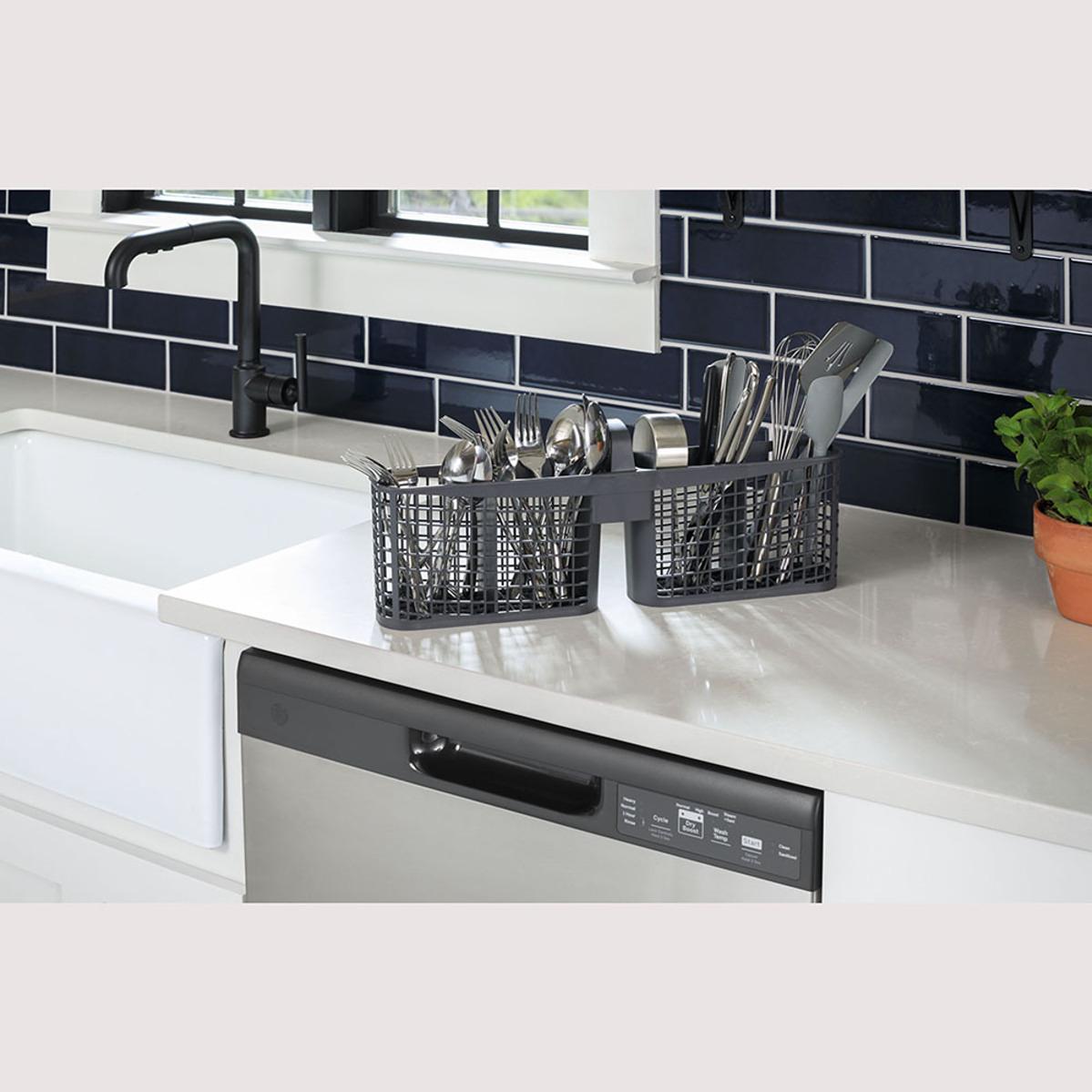GE Built-In Dishwasher with Power Cord GDF511PGRBB IMAGE 6