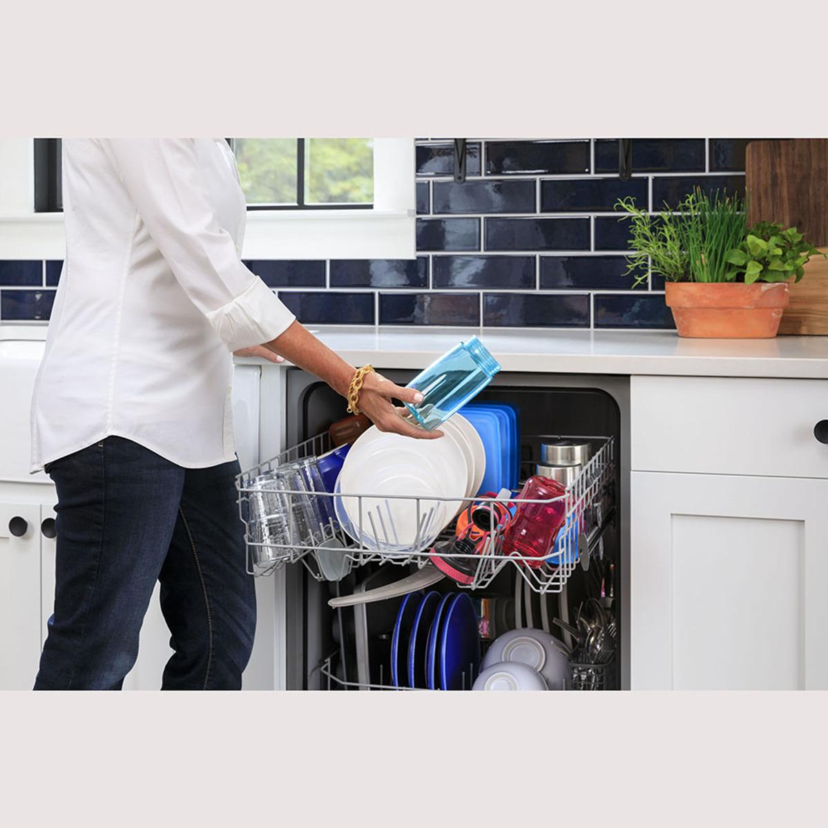 GE Built-In Dishwasher with Power Cord GDF511PGRBB IMAGE 7
