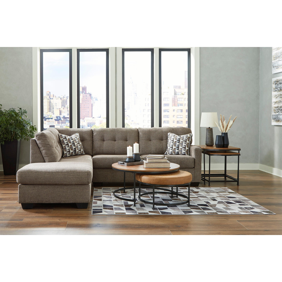 Signature Design by Ashley Mahoney 31005S1 2 pc Sectional with Chaise IMAGE 4
