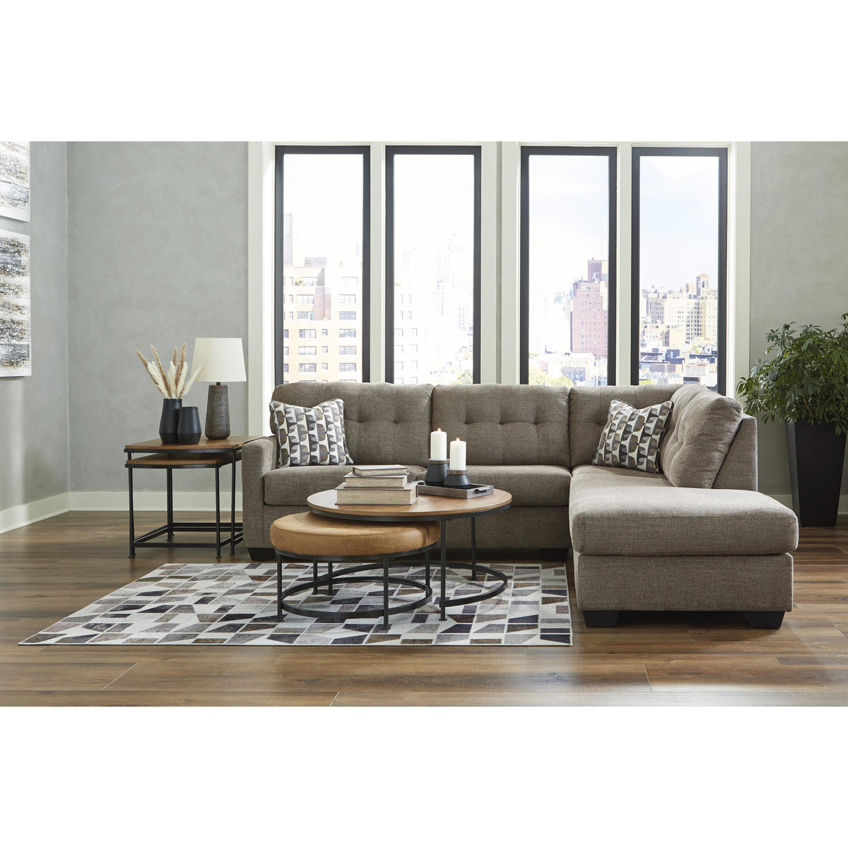 Signature Design by Ashley Mahoney 31005S2 2 pc Sectional with Chaise IMAGE 4