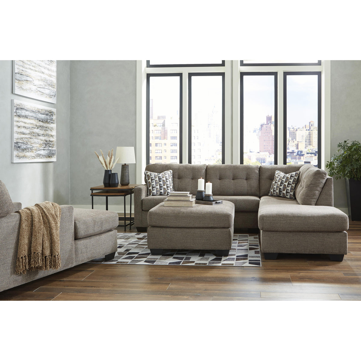 Signature Design by Ashley Mahoney 31005S2 2 pc Sectional with Chaise IMAGE 6