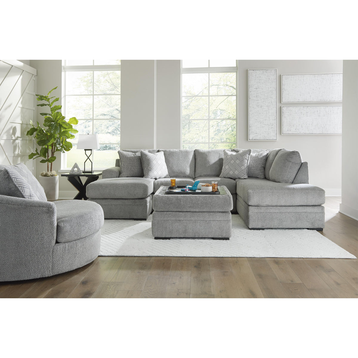 Signature Design by Ashley Casselbury 5290621 Oversized Swivel Accent Chair IMAGE 8