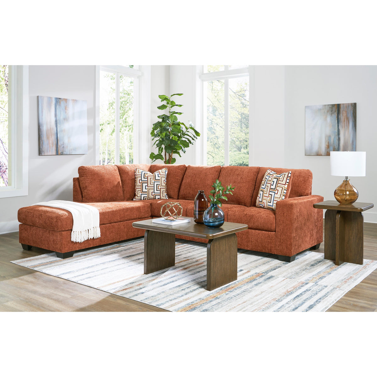 Signature Design by Ashley Aviemore 24304S1 2 pc Sectional with Chaise IMAGE 4