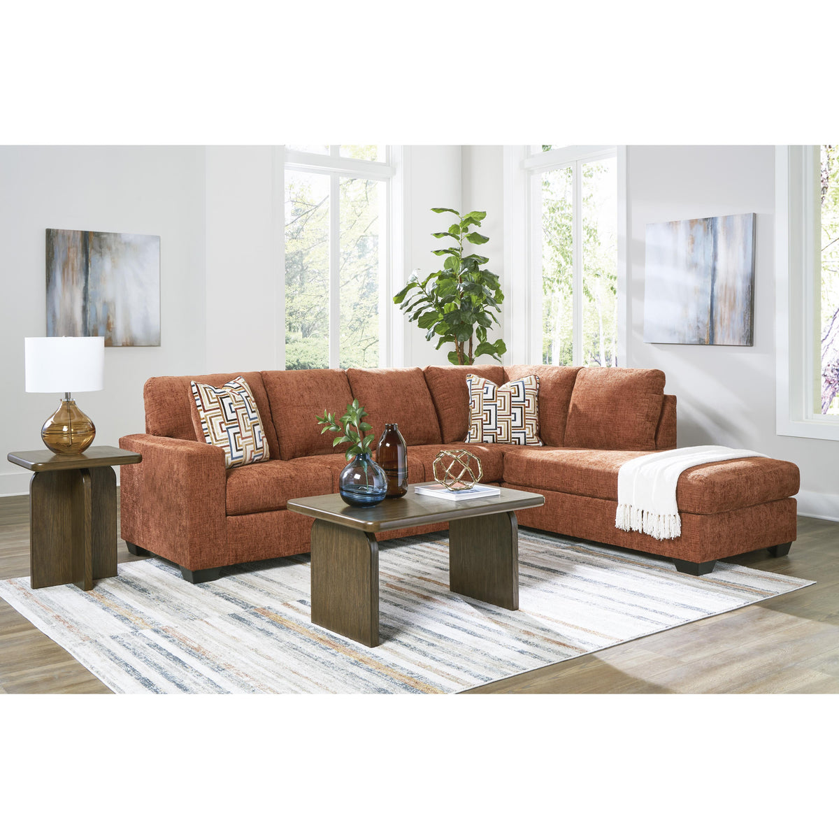 Signature Design by Ashley Aviemore 24304S2 2 pc Sectional with Chaise IMAGE 4