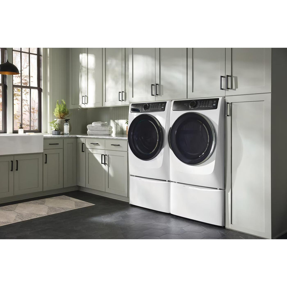 Electrolux 8.0 cu. ft. Front Load Perfect Steam™ Gas Dryer with Balanced Dry™ ELFG7738AW IMAGE 11