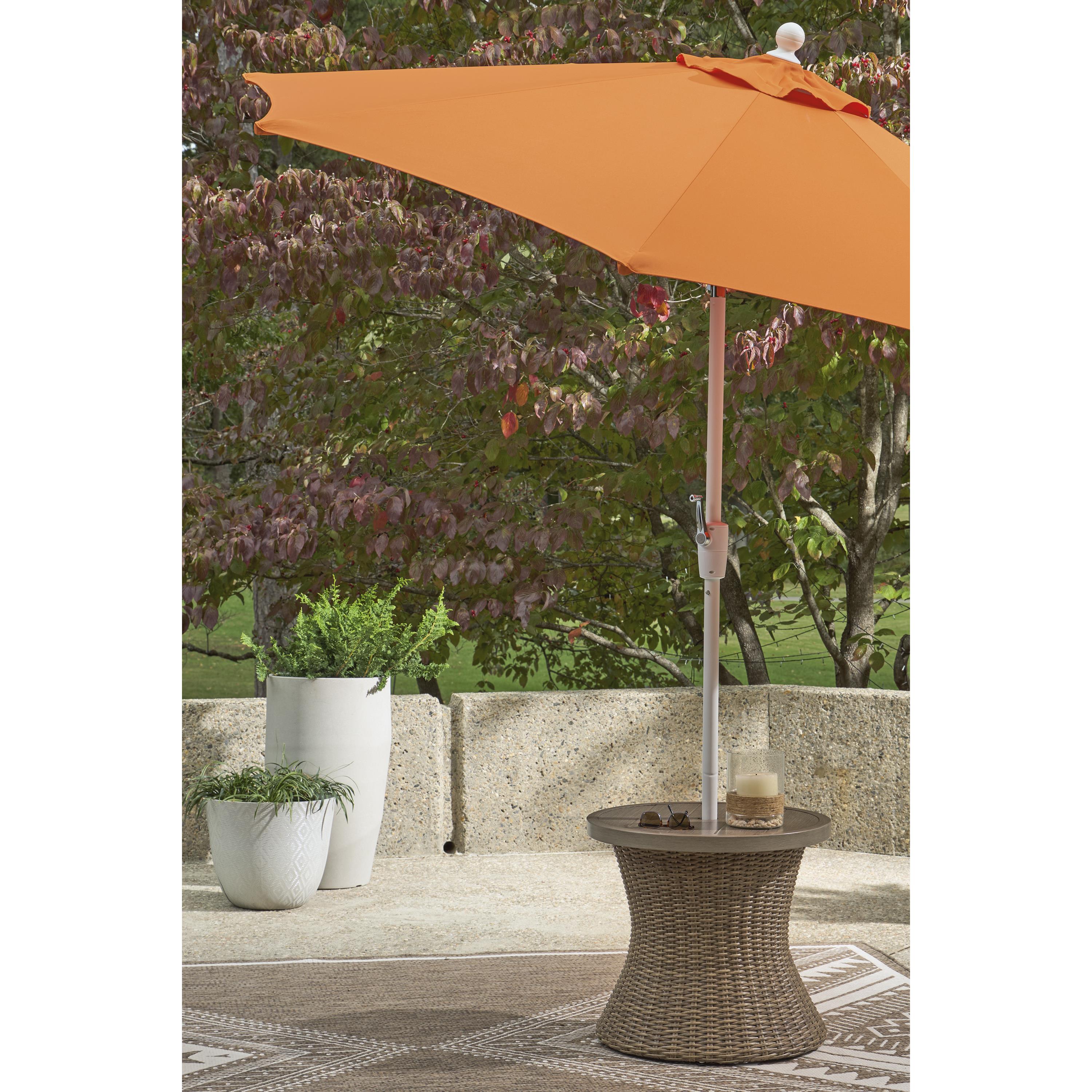 Signature Design by Ashley Laguna Heights PCP790-706 Round End Table with Umbrella Option IMAGE 4