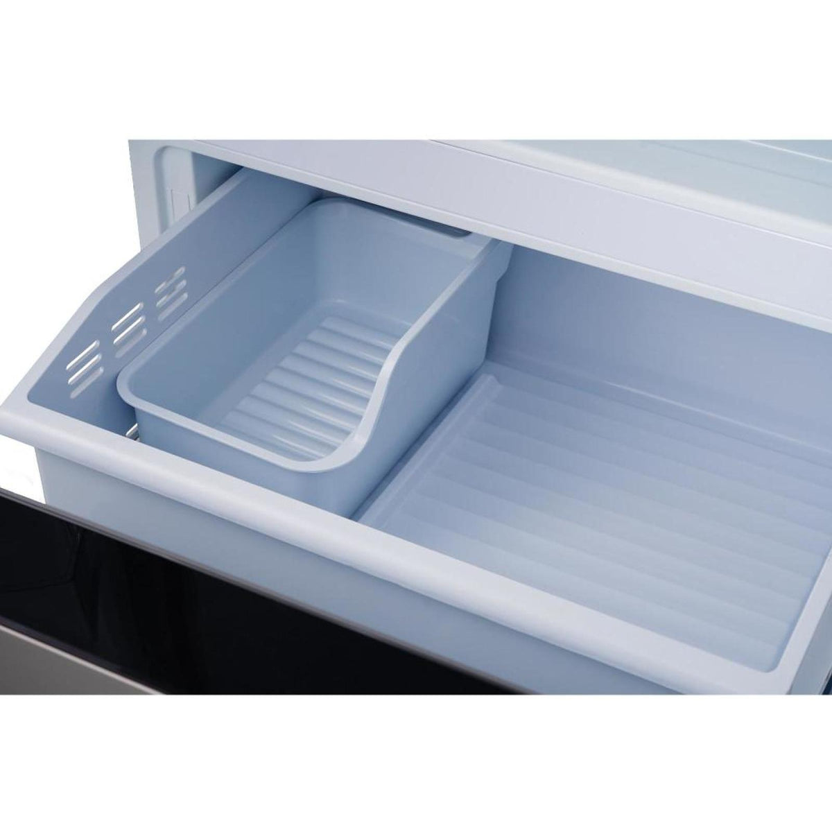 Amana 32-inch, 18 cu. ft. Counter-Depth Freestanding French 3-Door Refrigerator ARFC3133TZ IMAGE 3