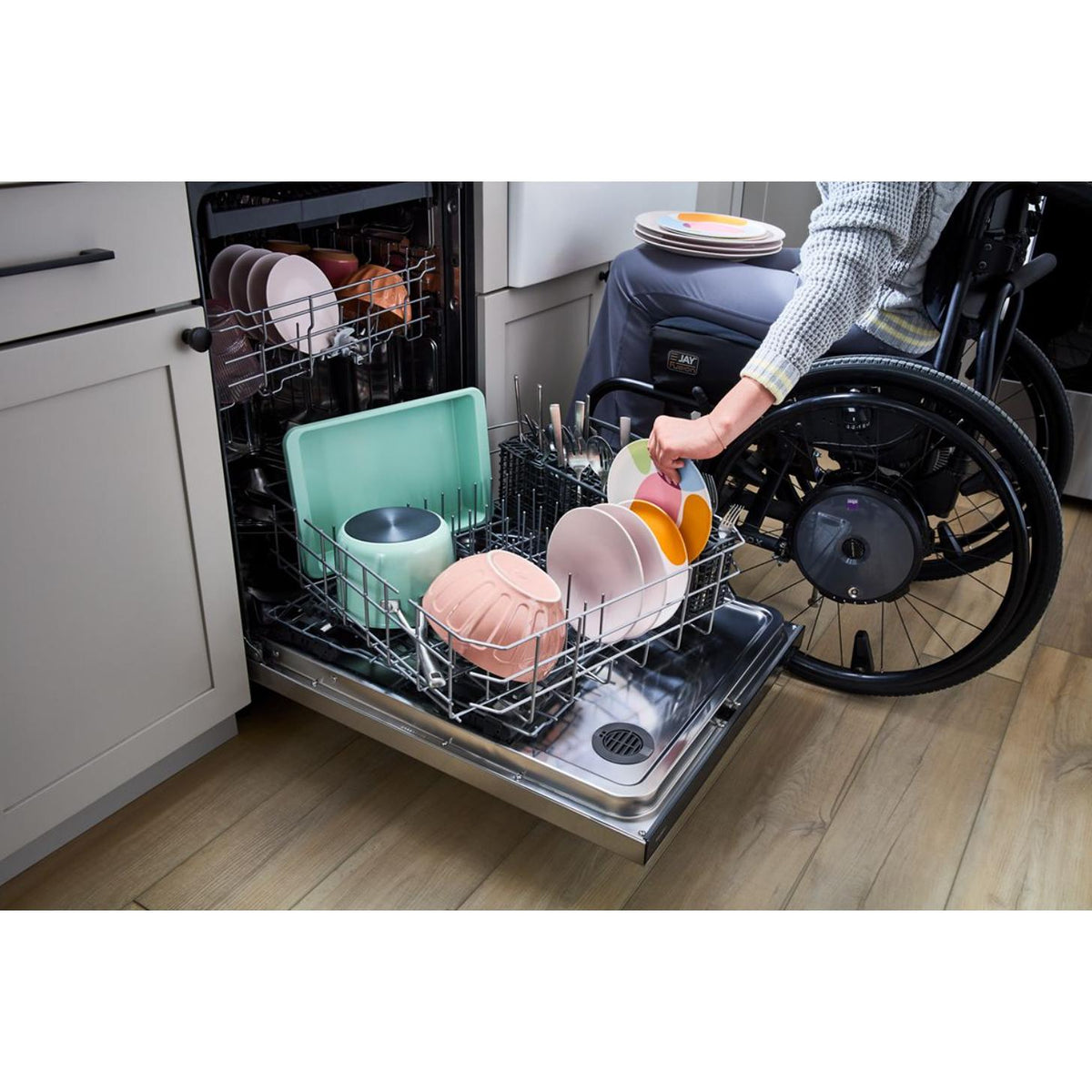 Whirlpool Spin&Load Spinning Lower Dishwasher Rack for 24-inch Dishwashers W11758840 IMAGE 3