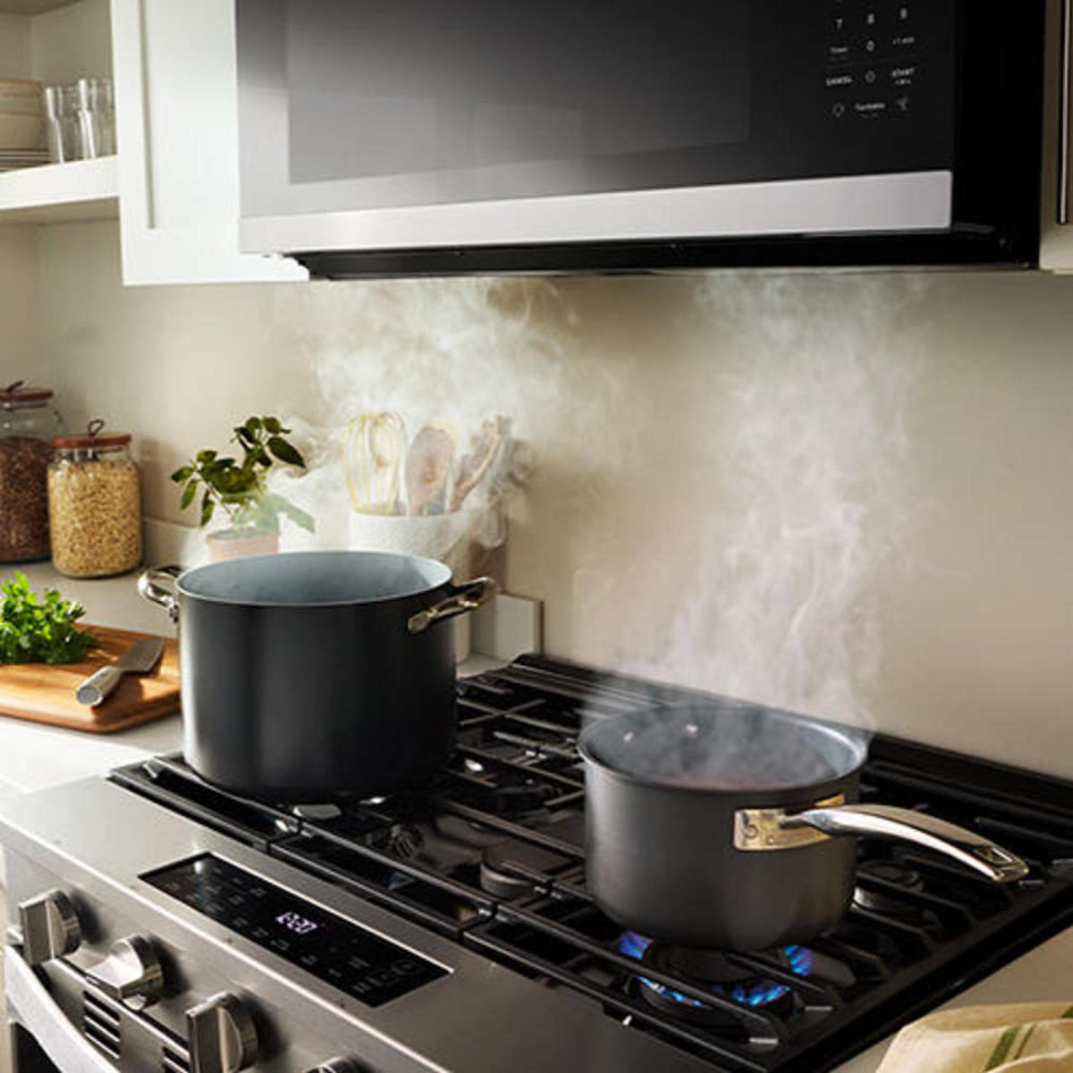 Whirlpool 30-inch, 2.1 cu. ft. Over-The-Range Microwave Oven with Sensor Cooking Technology YWMMS5630TZ IMAGE 11
