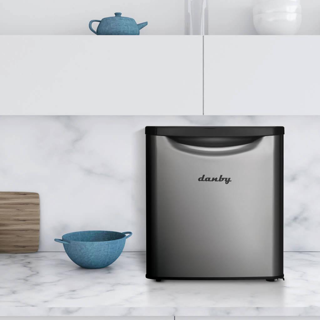 Danby 18-inch, 1.7 cu. ft. Compact Refrigerator DAR017A3BSLDB IMAGE 6