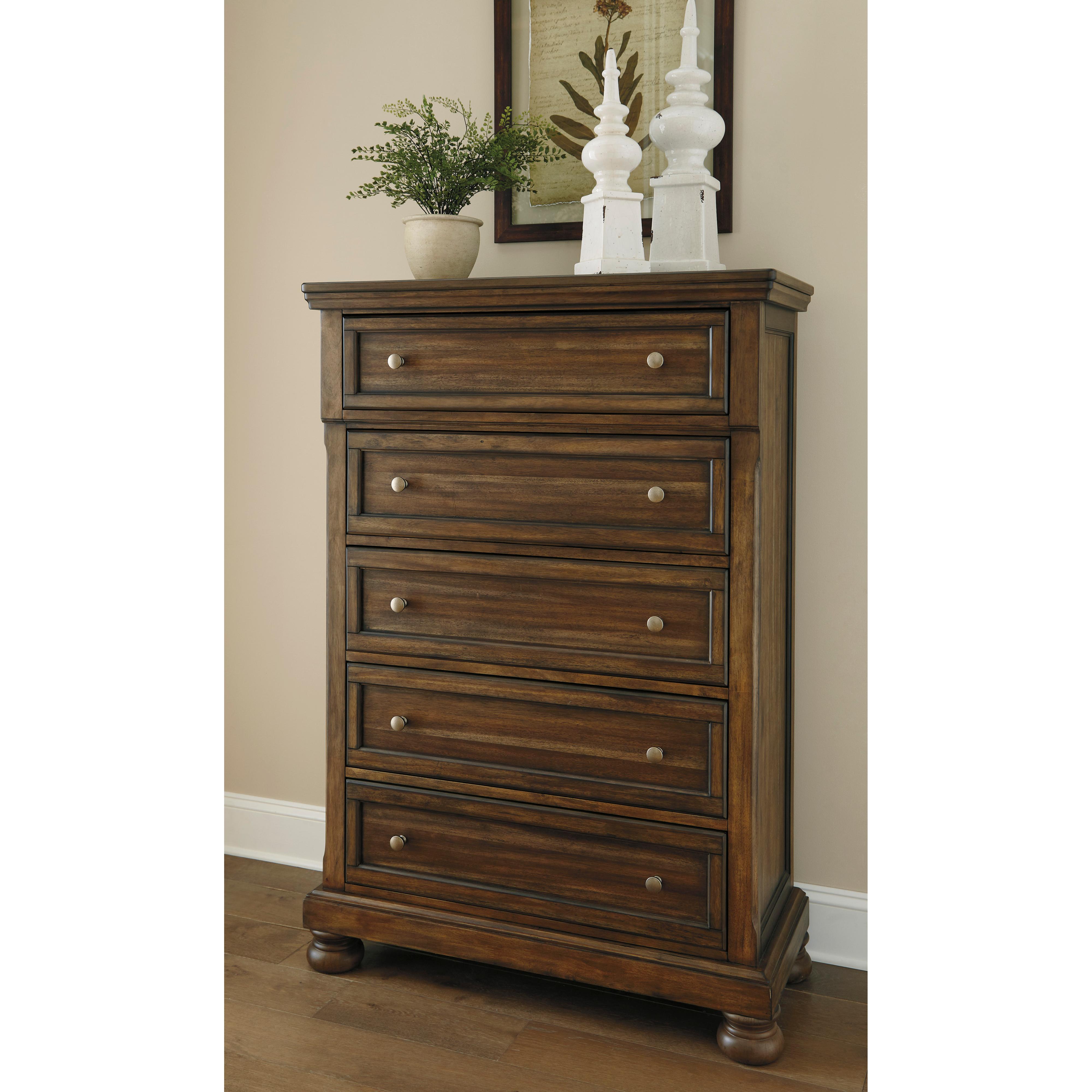  Signature Design by Ashley Flynnter 5-Drawer Chest B719-46 IMAGE 2