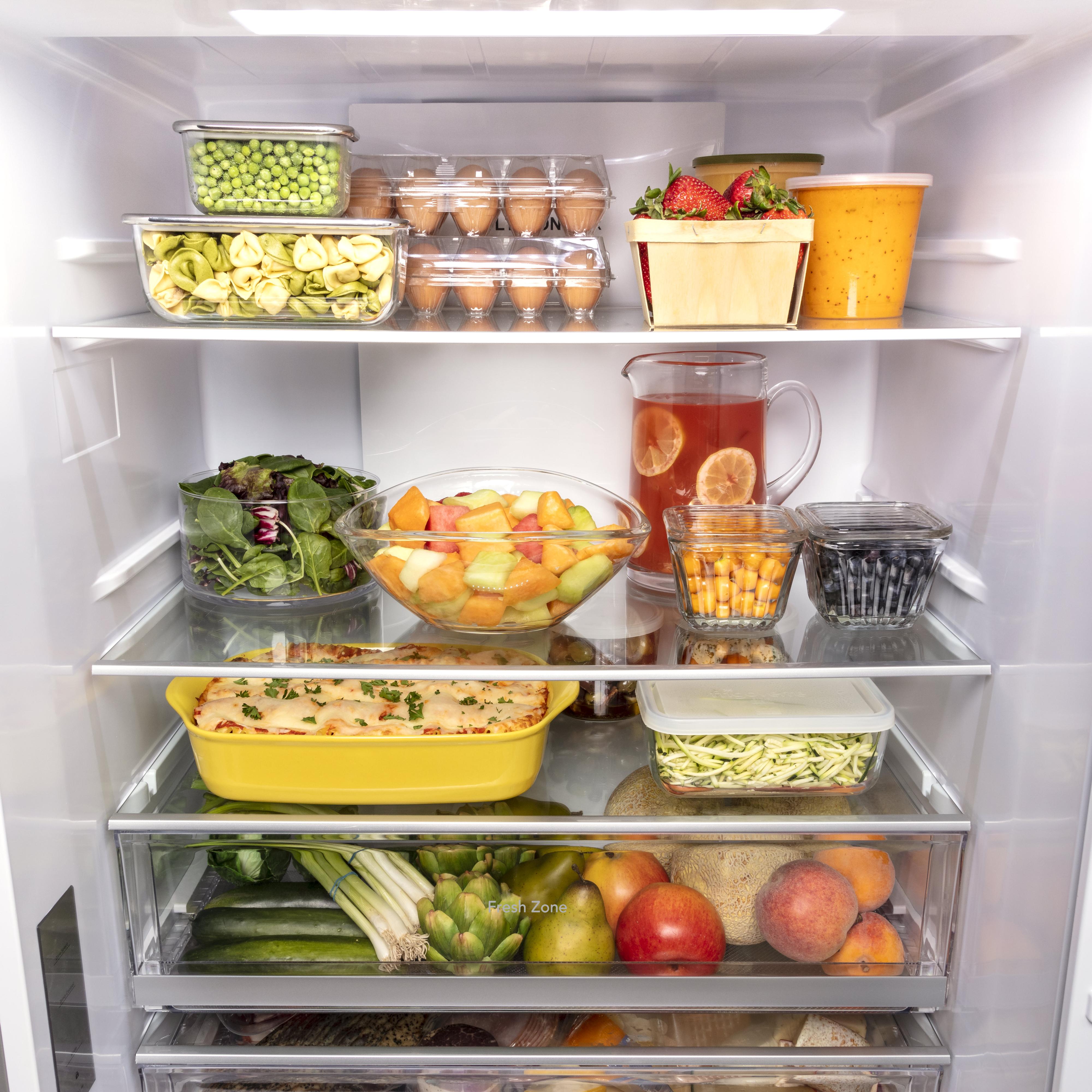  GE 32-inch, 17.7 cu.ft. Counter-Depth Bottom Freezer Refrigerator with LED Lighting GBE17HYRFS IMAGE 9