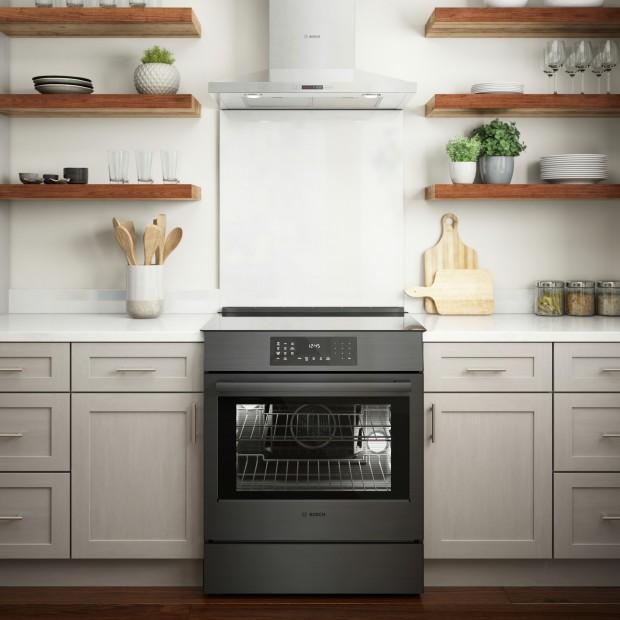  Bosch 30-inch Slide-in Induction Range with Genuine European Convection HII8047C IMAGE 2