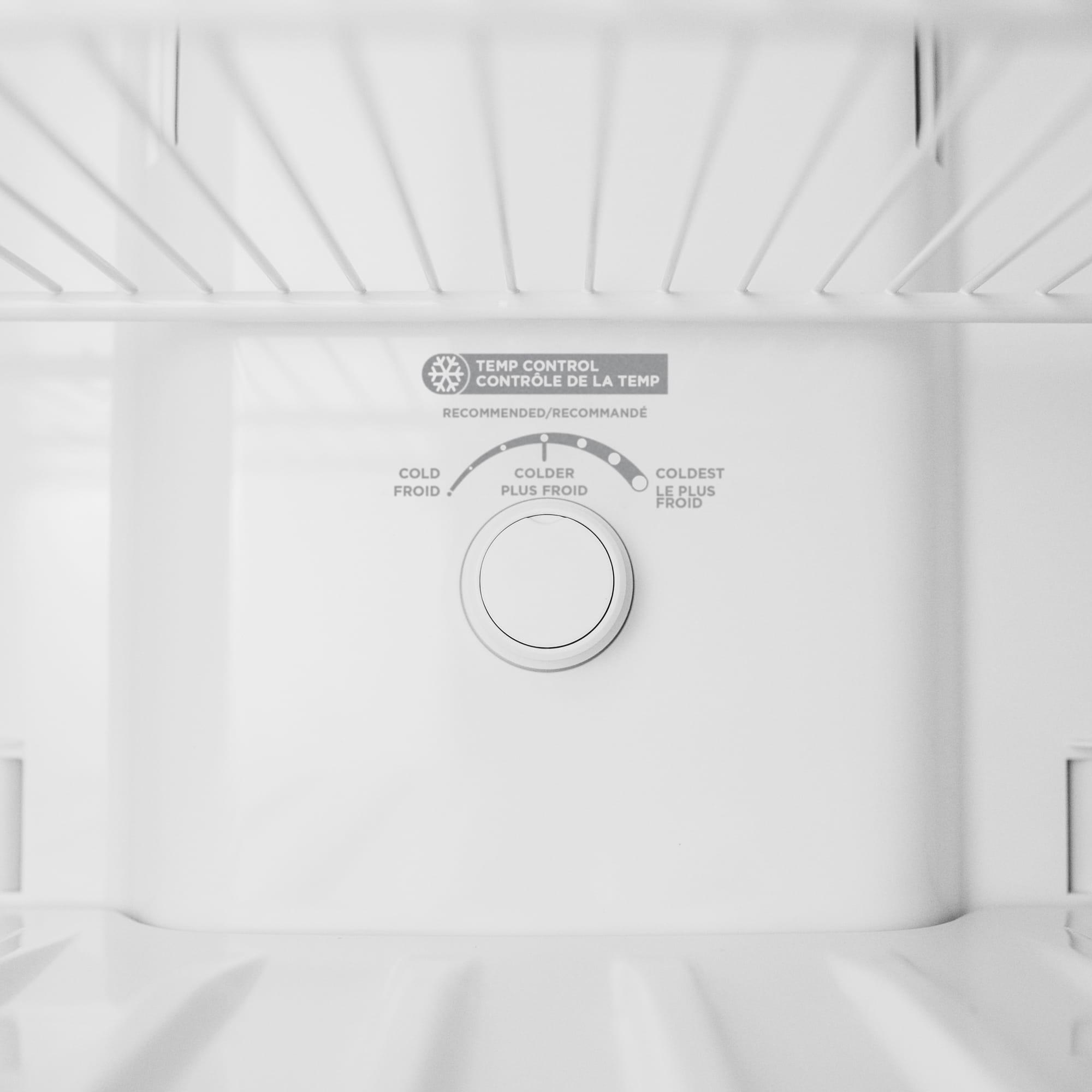 Danby 28-inch, 18 cu. ft. Freestanding Top Freezer Refrigerator DFF176B1WDB IMAGE 5