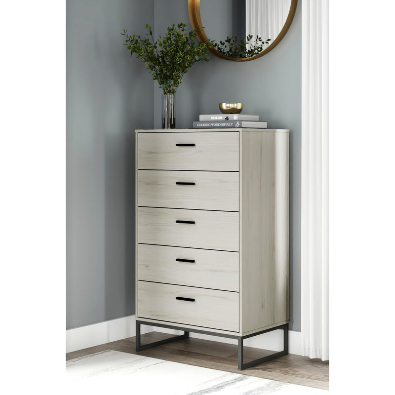 Signature Design by Ashley Socalle 5-Drawer Chest EB1864-245 IMAGE 6